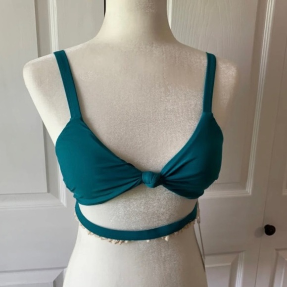 New bikini swimsuit top womans size medium Cupshe - Picture 1 of 5